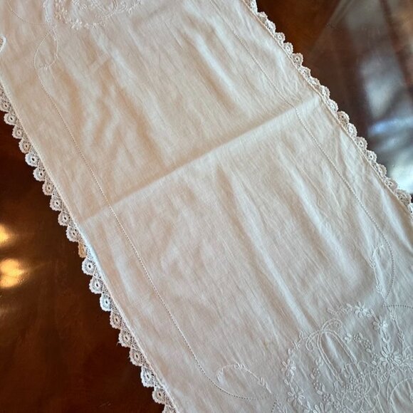 VintageTable Runner White Floral Embroidery Linen Whitework 41.5 x 17.75" - Picture 3 of 11
